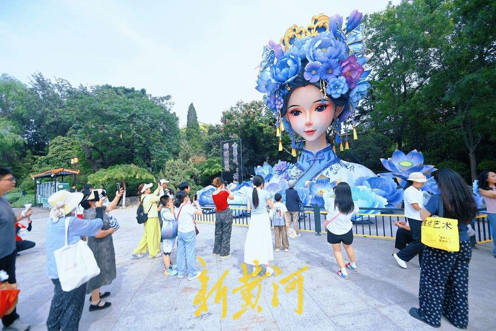 “会说话+有荷香”！泉城“湖畔雨荷”2.0迁新居热度不减