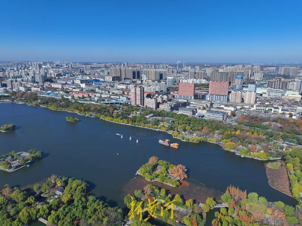 泉城迎来“寒潮蓝” 冬日明湖蓝天碧水相映生辉