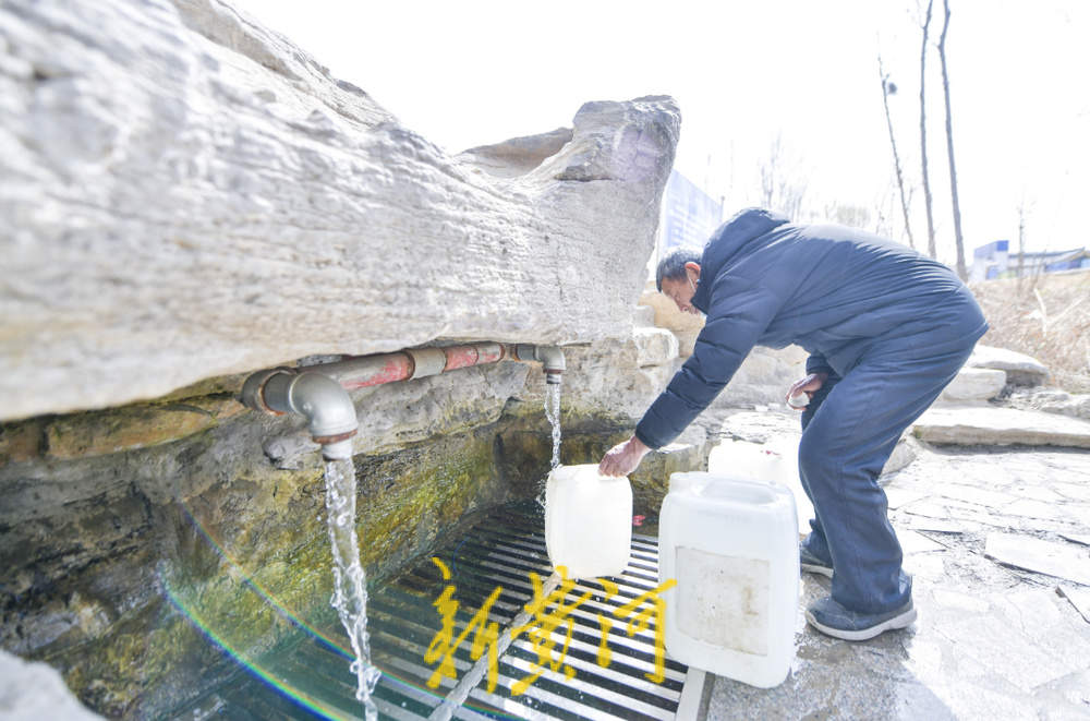 济南东站旁名泉提升 取水点形似“月牙飞瀑”