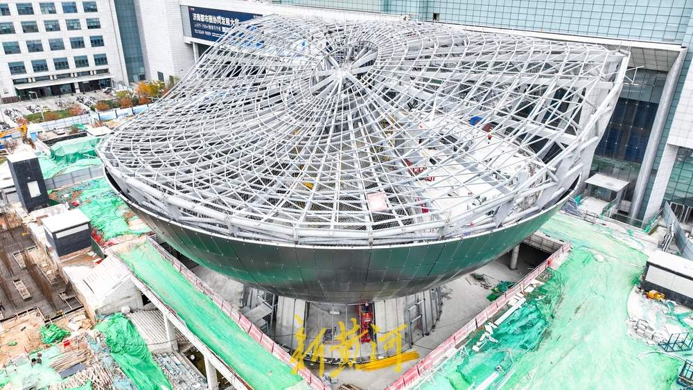 济南CBD特色建筑现身，如“茶碗”一般立在广场之上