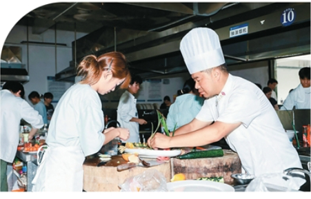 烧烤学院、酸汤学院上热搜 “美食学院”，越来越吃香