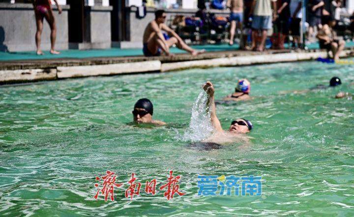 济南泉水浴场变身消暑天堂