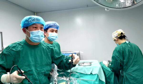 贵阳结石病医院获锦旗背后：胆总管结石“无管化”治疗让创伤更小、恢复更快