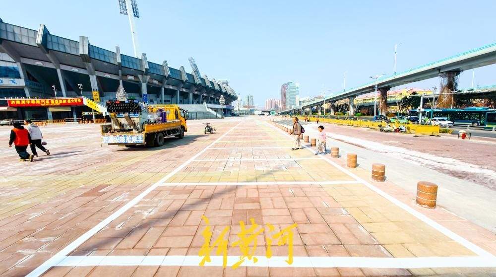 山东省体育中心北广场新增200余停车位，将缓解周边停车难题