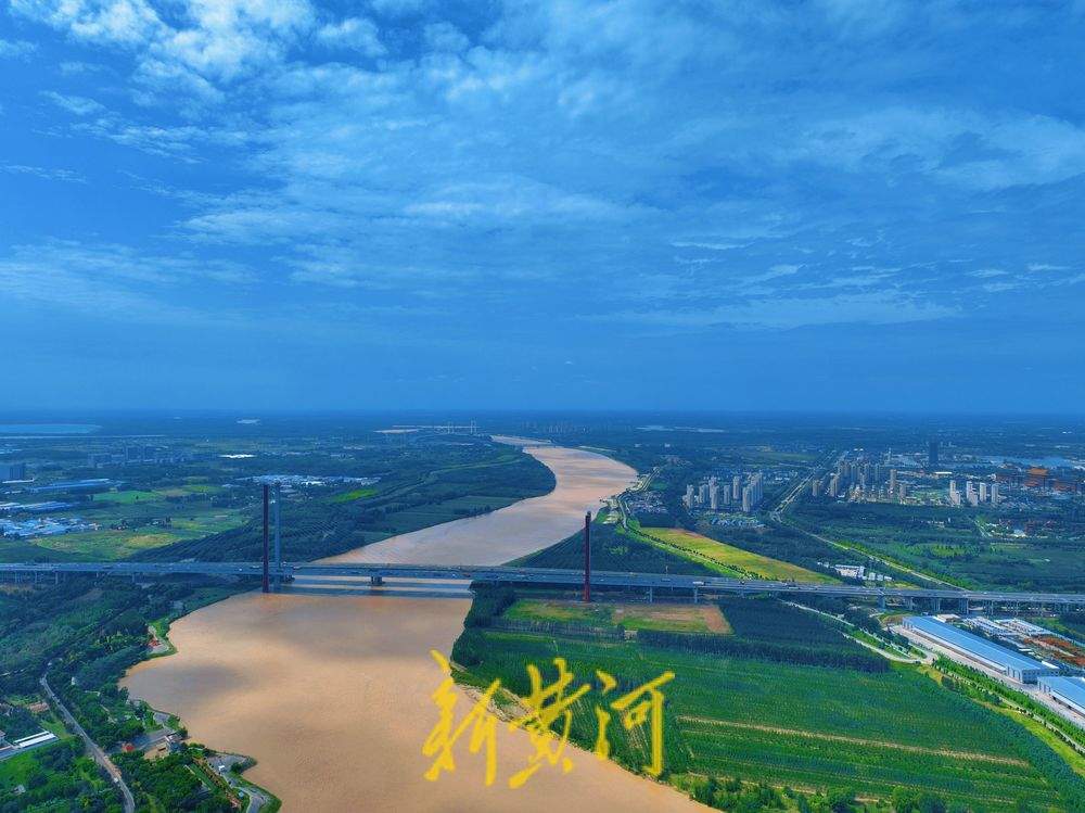 秋高气爽 雨后济南黄河岸畔碧空如洗