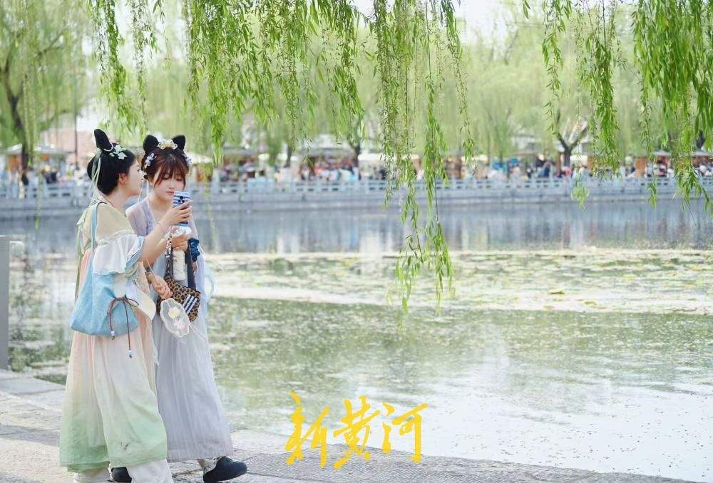 一年四季 泉在济南丨春日泉城 汉服飘飘成亮丽风景