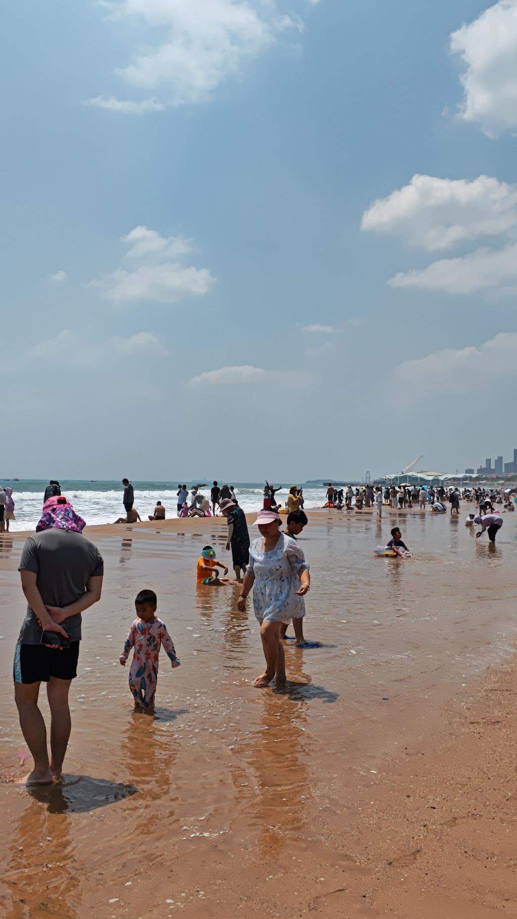 实探！石老人海水浴场临时关闭，海浪明显加大