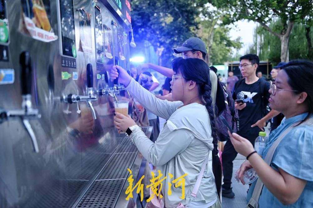 点亮泉城夜经济，明湖夜酌嘉年华开启十天湖畔狂欢