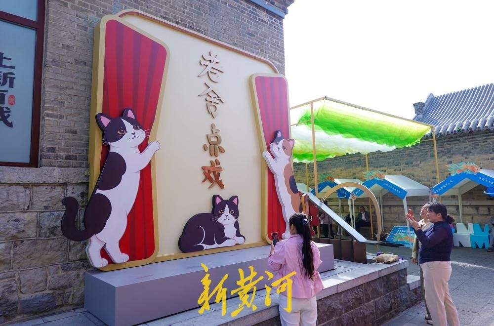 迎国庆，济南百年老街上新街换“新装”