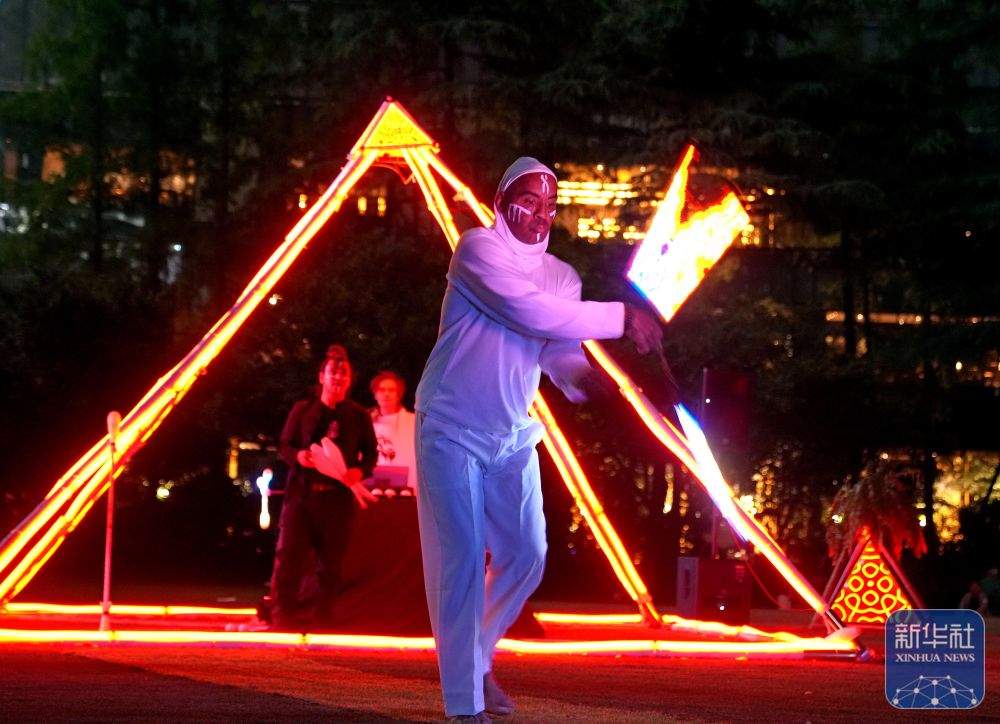 “五一”假期游 越夜越精彩