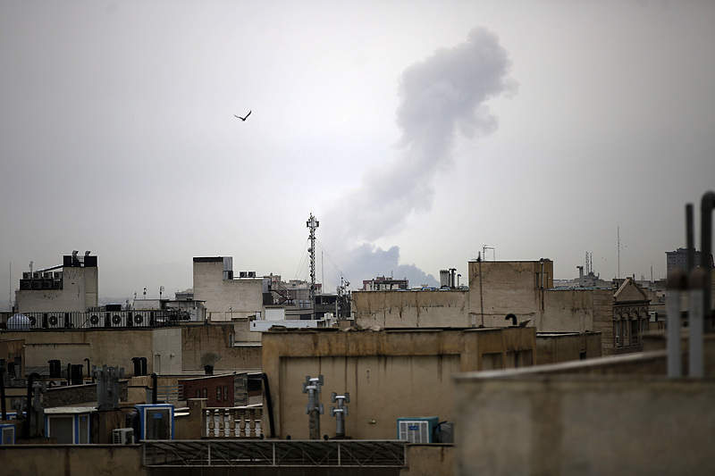 以军称袭击伊朗航天研究中心和防空系统生产设施