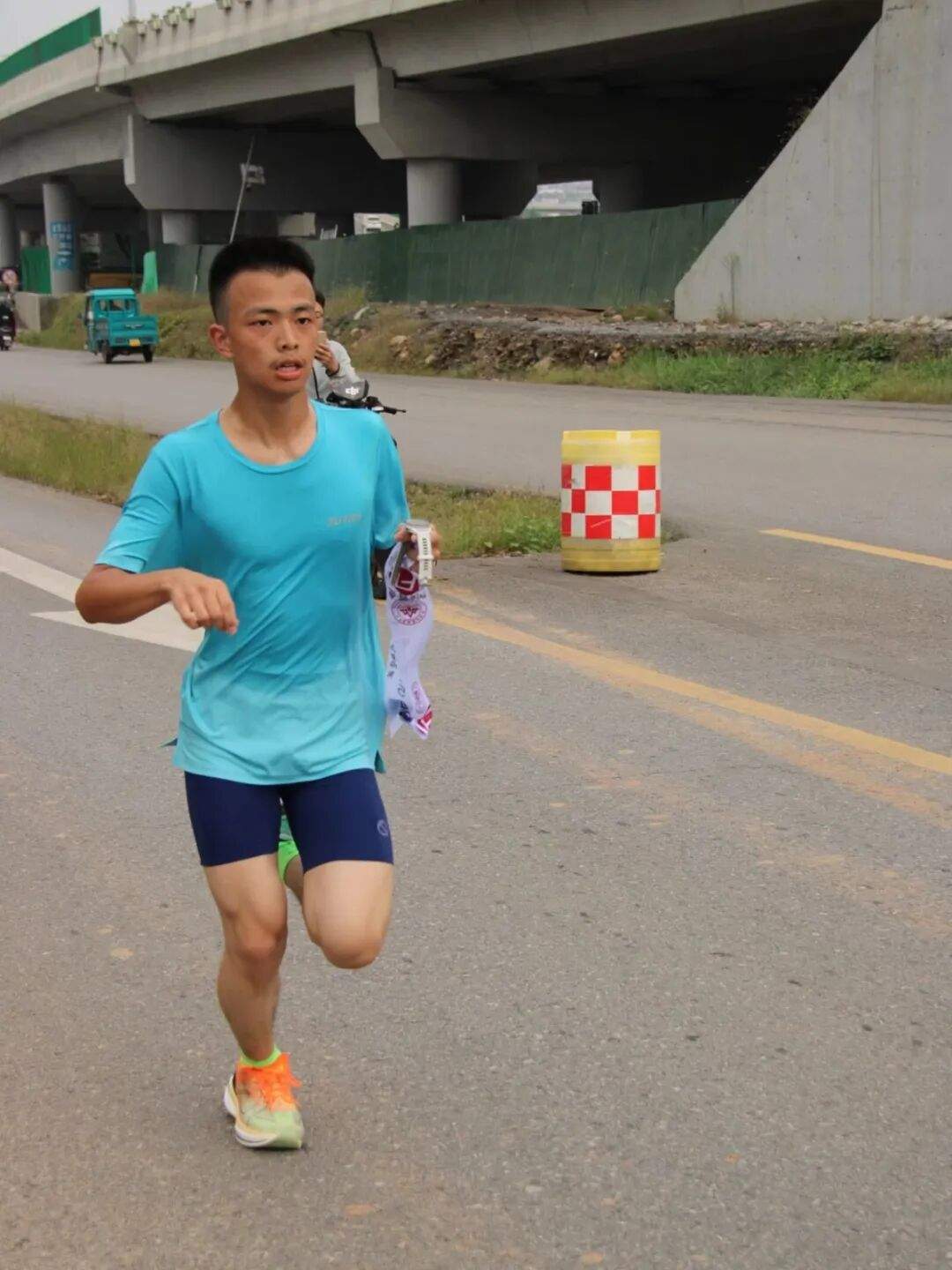 山大附中版强风吹拂!13名少年接力跑完成148.73公里“泰山驿传”