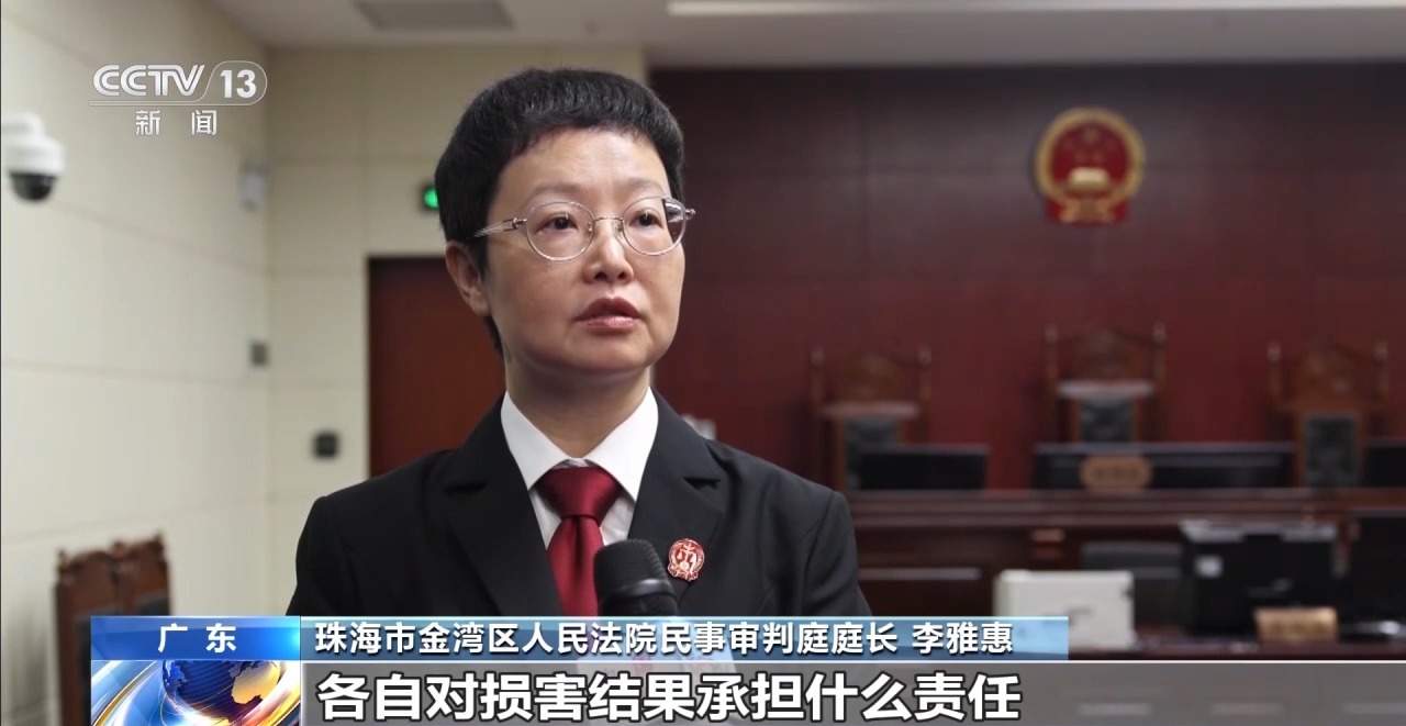 老人小区内遛弯被大王椰叶片砸成十级伤残 物业要担责吗？
