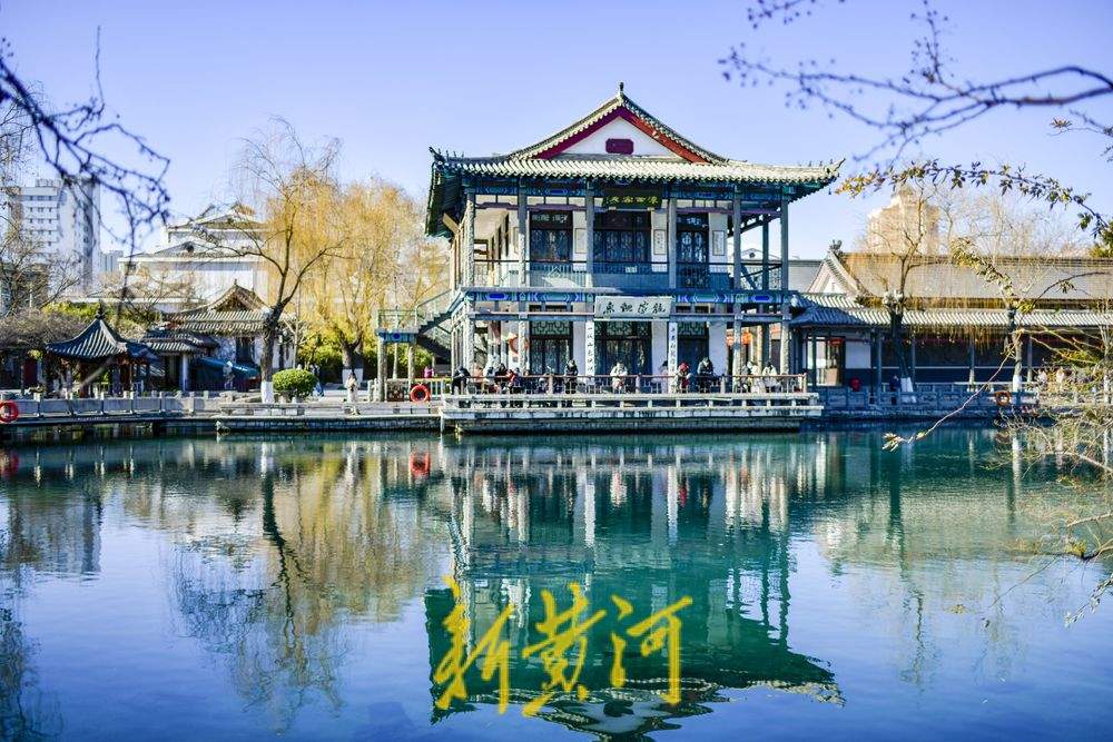 “泉”在济南冬游记｜泉城冬日暖意融融，泉池宛如水墨丹青画 