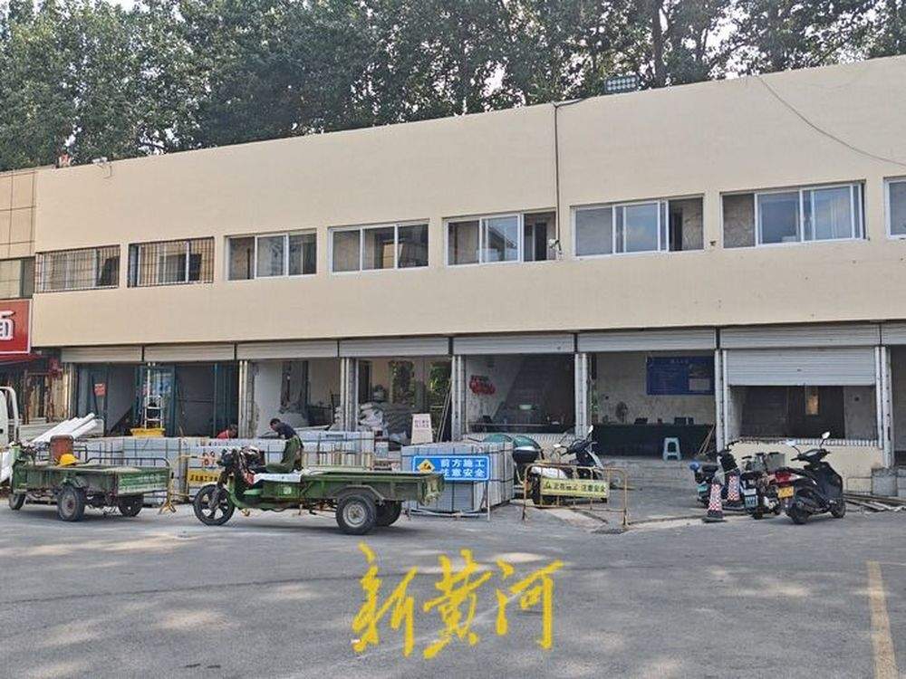 济南森林公园东门建设临近完工，届时园区可新增260个停车位