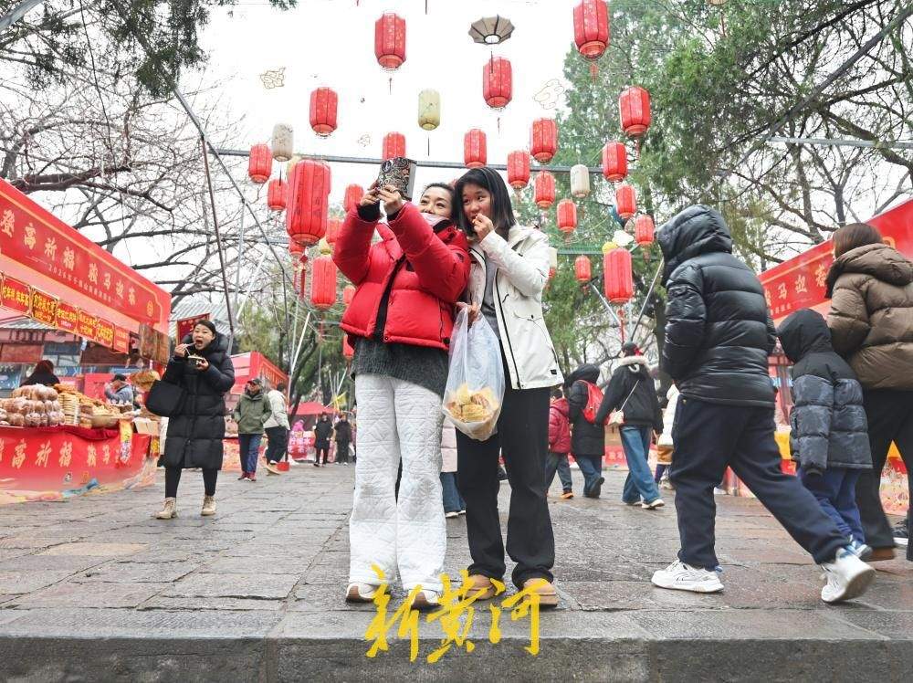 千佛山新年大集迎来最后一日，赶热闹的市民真不少