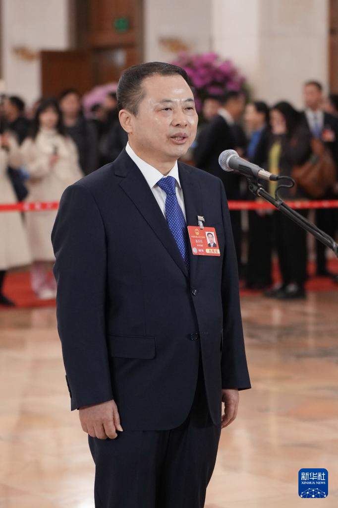 两会现场速递丨春光无限好 奋进正当时——十四届全国人大三次会议首场“代表通道”扫描