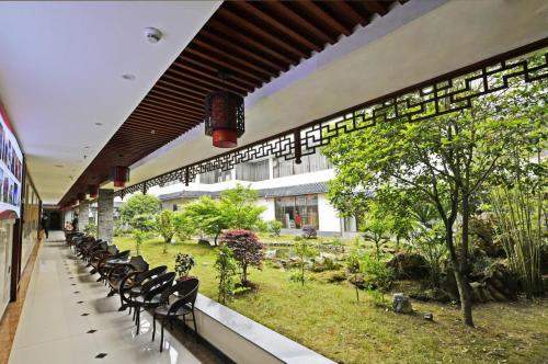 幸福之家旅行社，从容出发的中老年退休旅行新选择