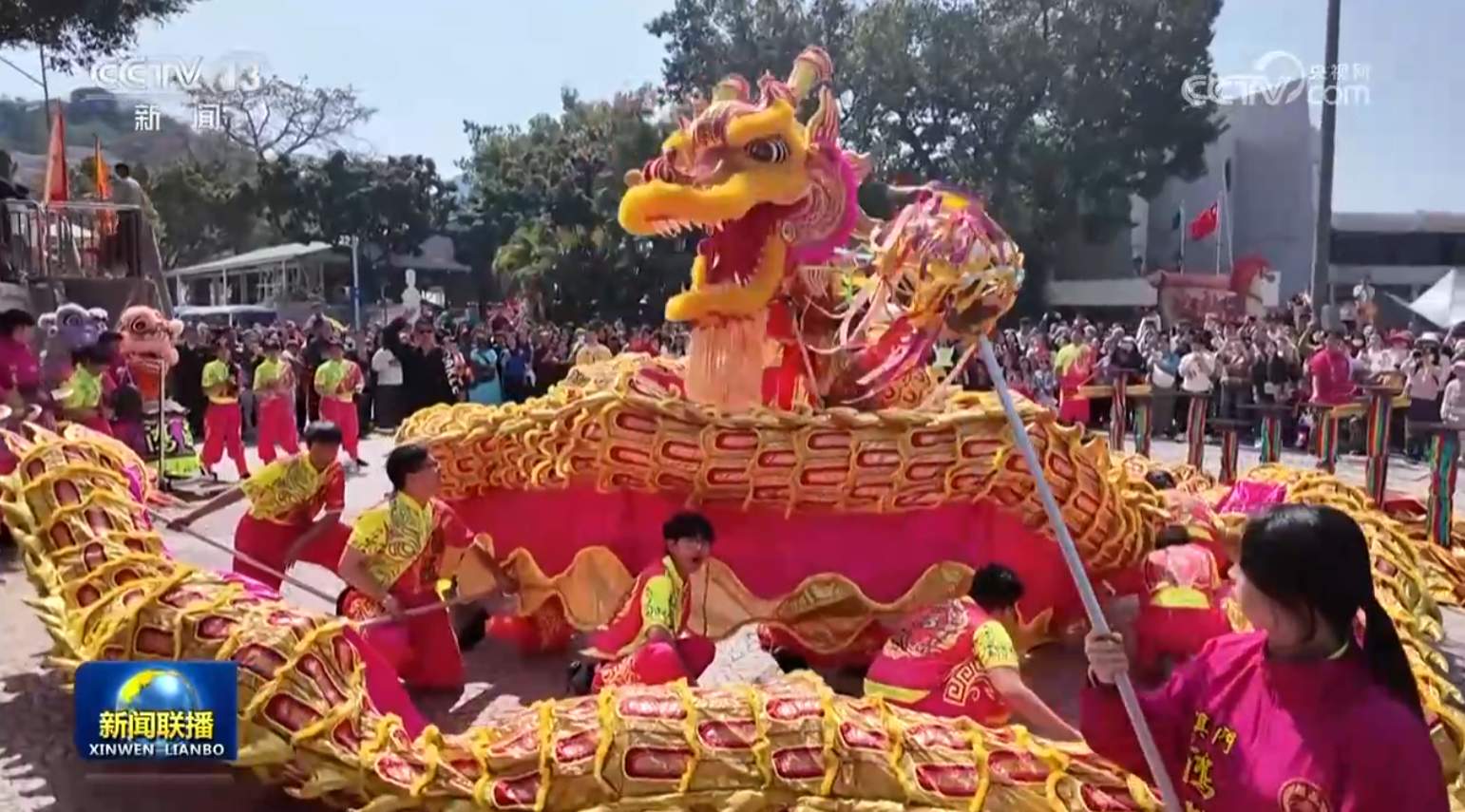 多彩活动闹新春 喜庆祥和中国年