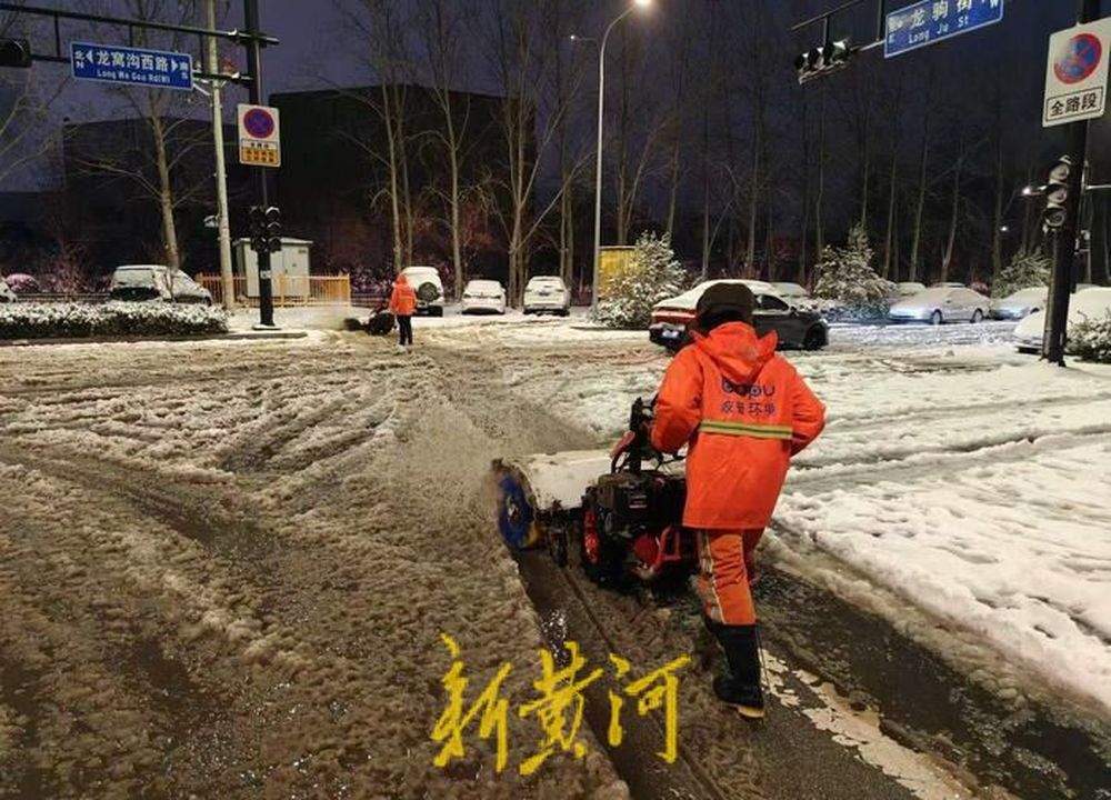 风雪联考济南作答：24小时书写城市坚韧与人间温情