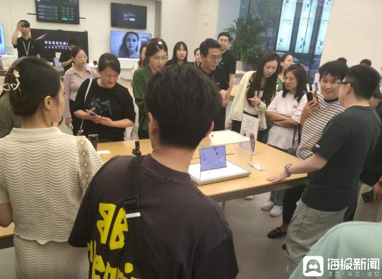 全球最大最薄，华为三折叠屏手机“爆”了