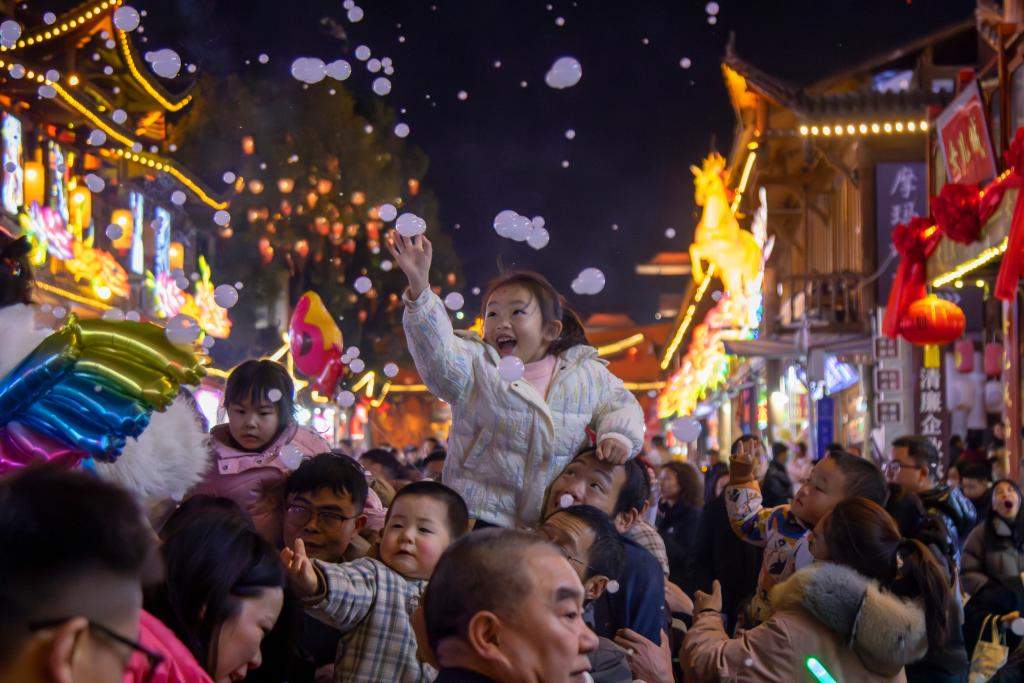 两会新华鲜报丨“干货”！两高报告照见公正司法温度和力度