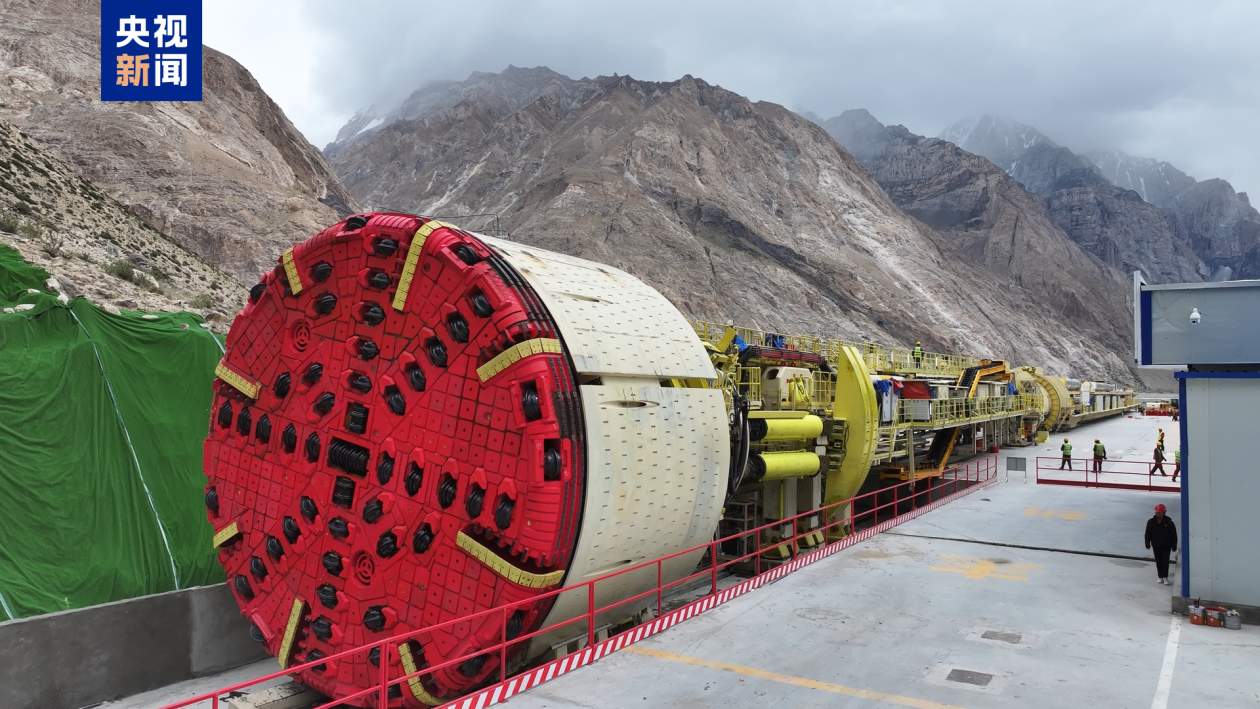 掘进天山建通途 这一大国重器创多项世界之最