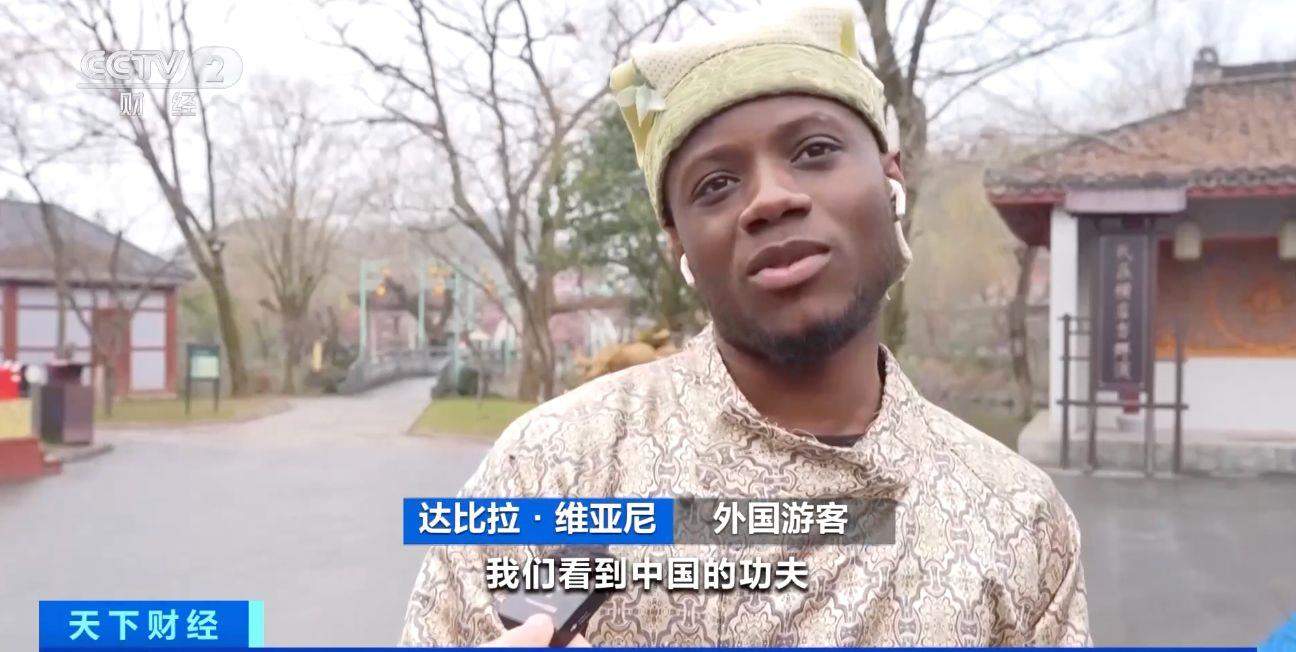 跟着电影游中国 去年横店影视城外国游客量暴增近1000%