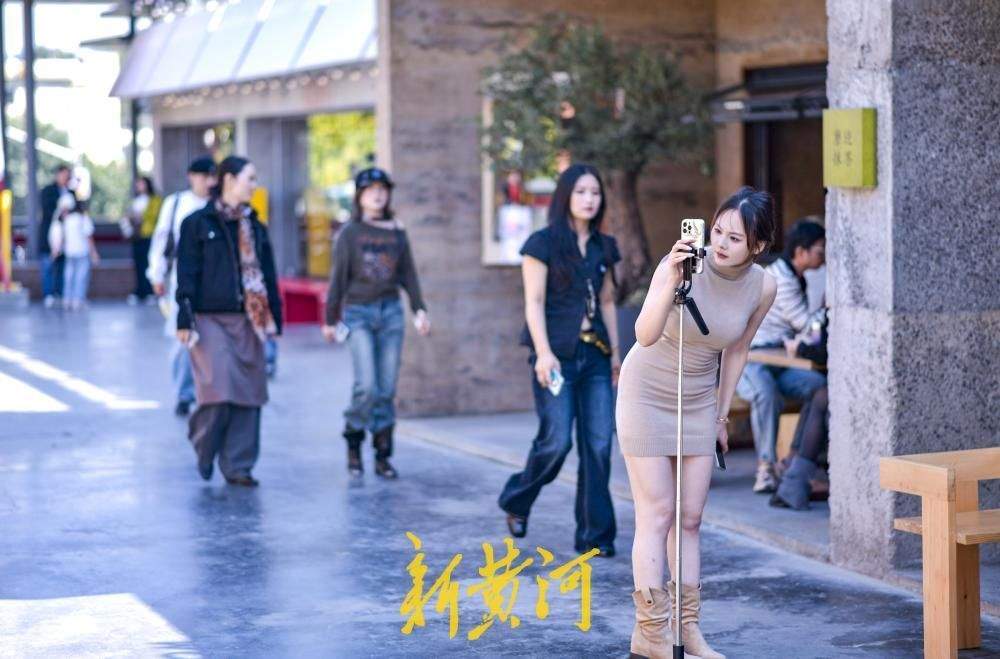 泉城公园新建艺术街区，成年轻人国庆假期打卡胜地