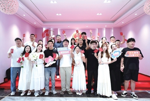 七夕佳期牵红线 千对新人缔良缘 济南市婚姻登记迎来“甜蜜高峰”