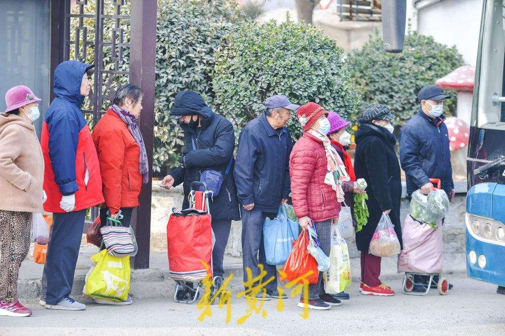 “泉”在济南过大年｜乘公交赶大集！济南近郊公交车变身“赶集专线”