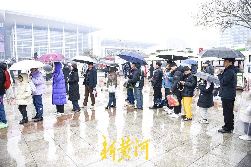 好“舜”市集人气旺 年俗文化节点燃市井烟火