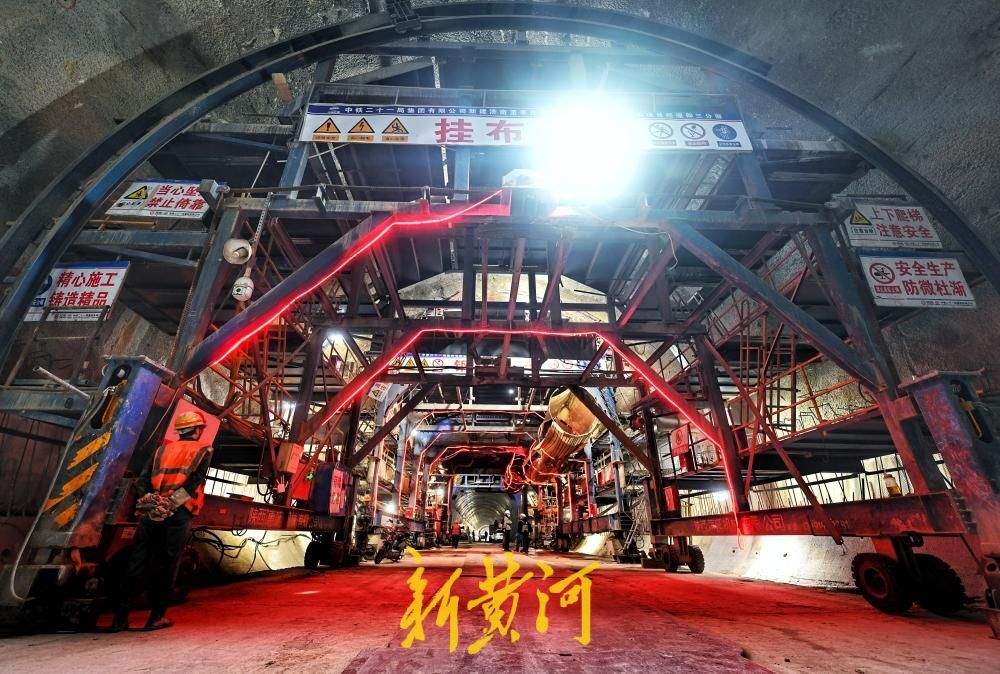 项目强省会｜济枣铁路项目金象山二号隧道顺利贯通