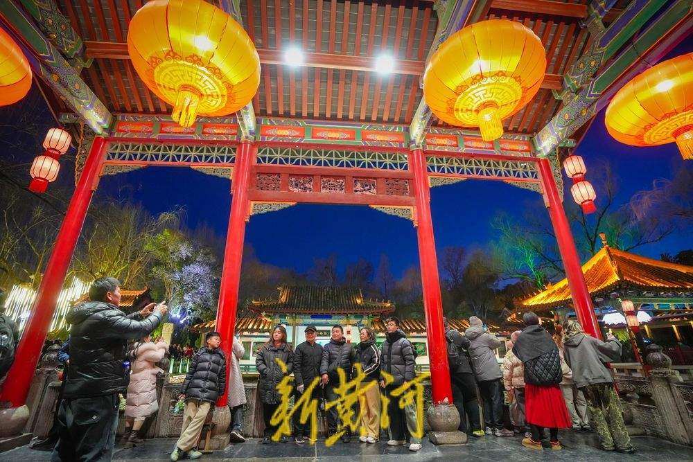“泉”在济南过大年｜正月十五花灯俏，璀璨泉城迎客潮