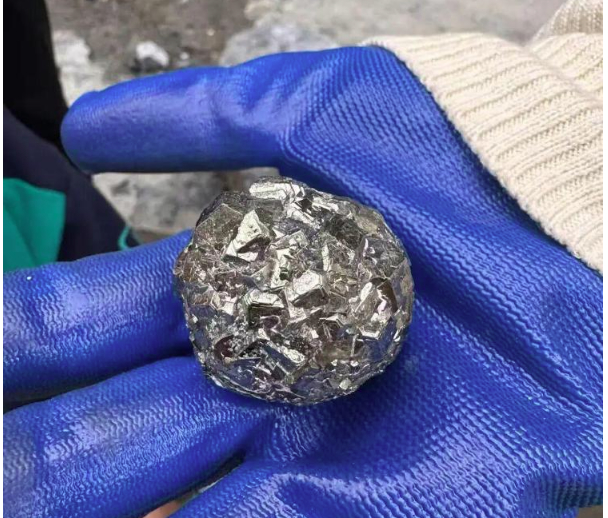 这个村因《飞驰人生3》爆火 上百人涌入“挖宝”