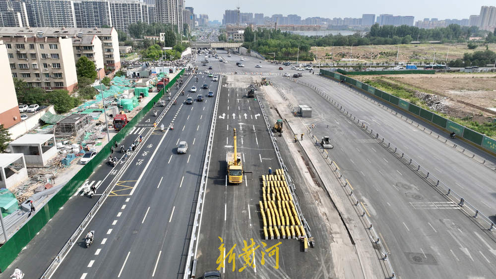 凤凰北路与飞跃大道交叉口：围挡拆除！弧形绕行路“拉直” 即将恢复双向八车道