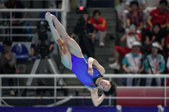 “跳水女皇”高敏点赞陈艺文:她居然还在进步