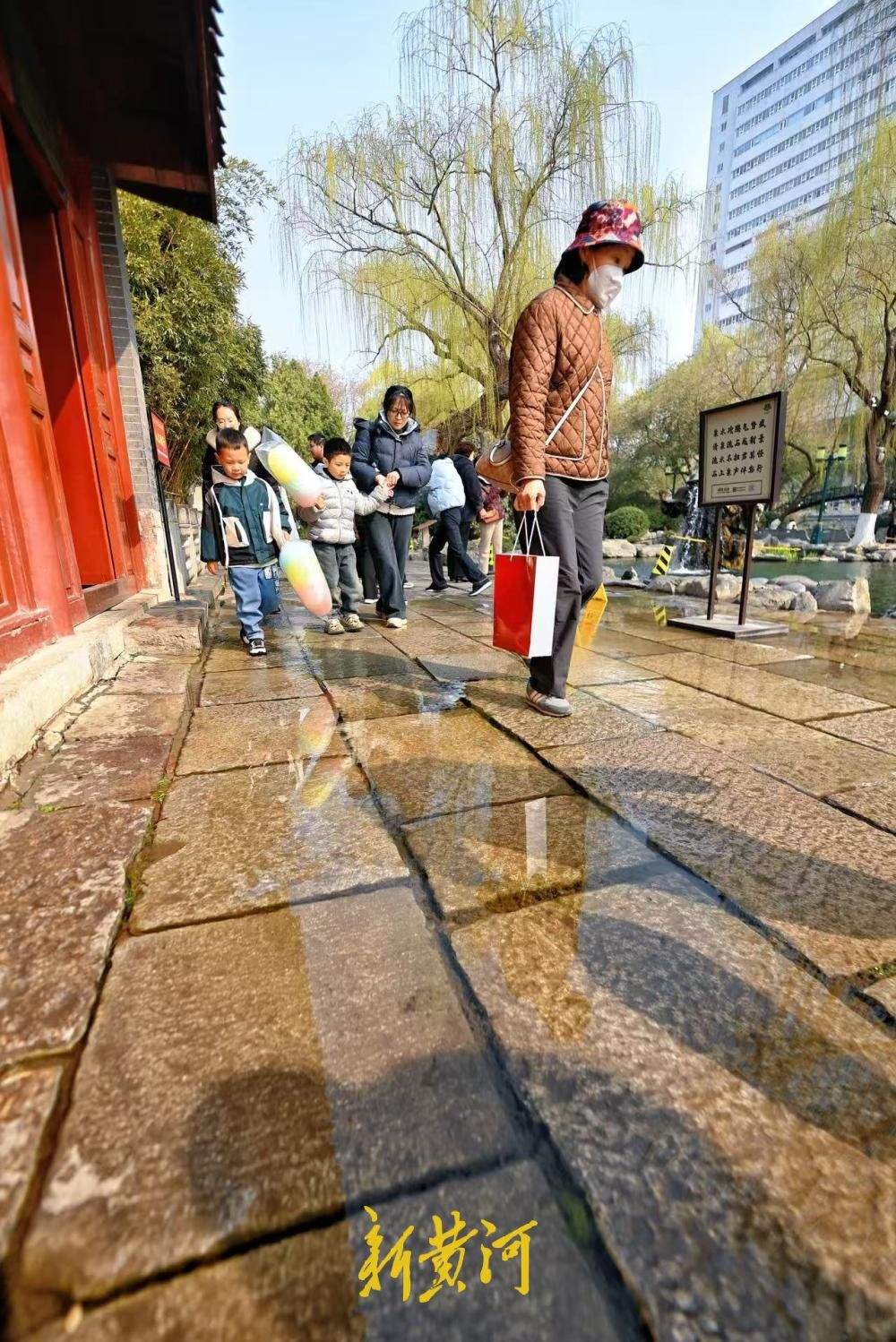 初春时节泉城再现清泉石上流