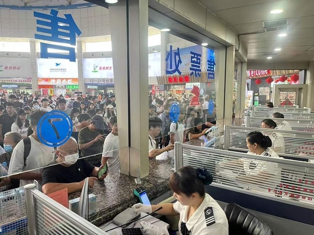 济南长途汽车总站迎来中秋假期出行客流
