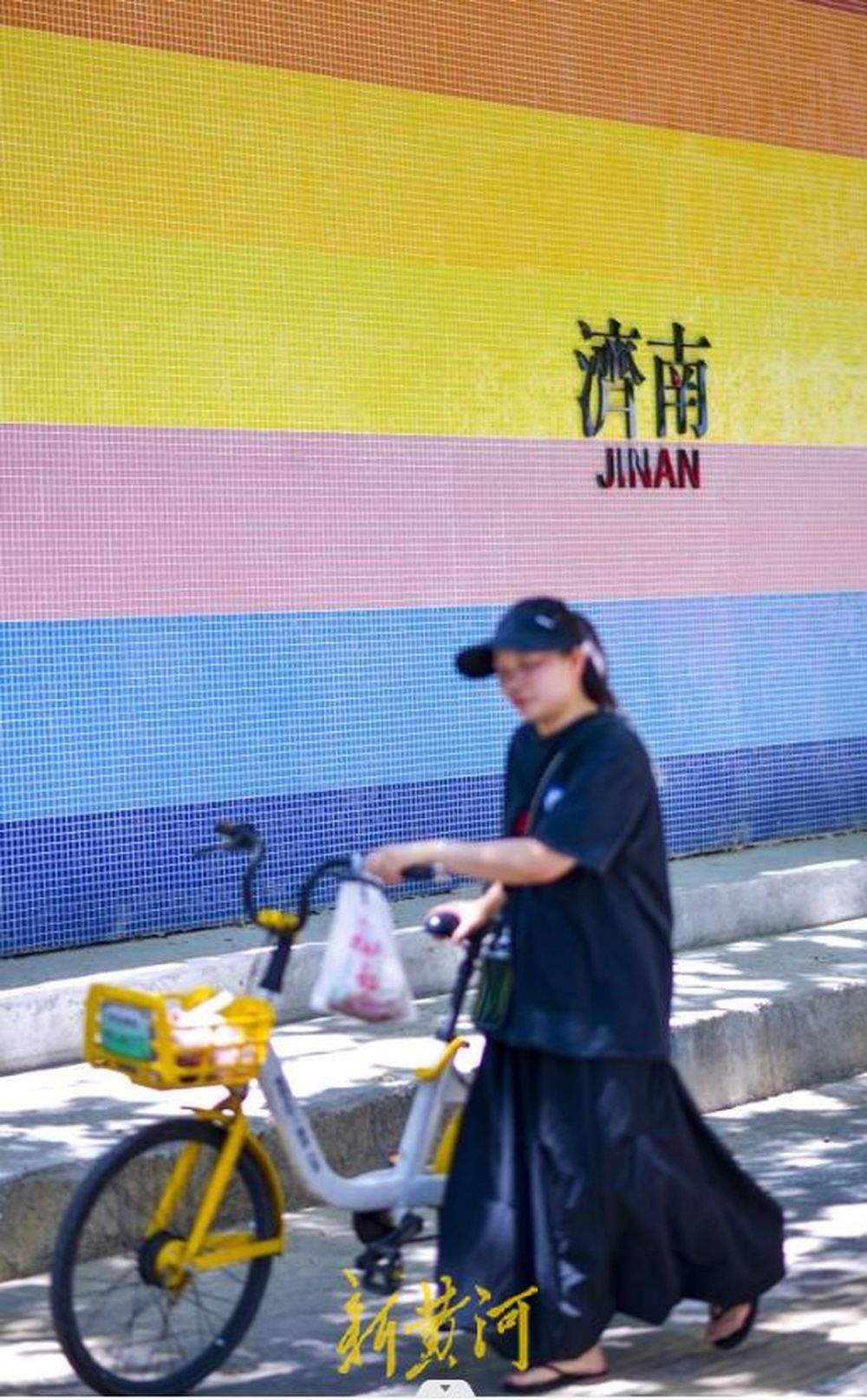 社区美食街“墙”势出圈 “绘”聚流量