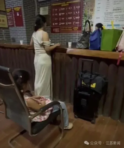 广西7岁女童被小老虎咬伤右腿 景区最新通报