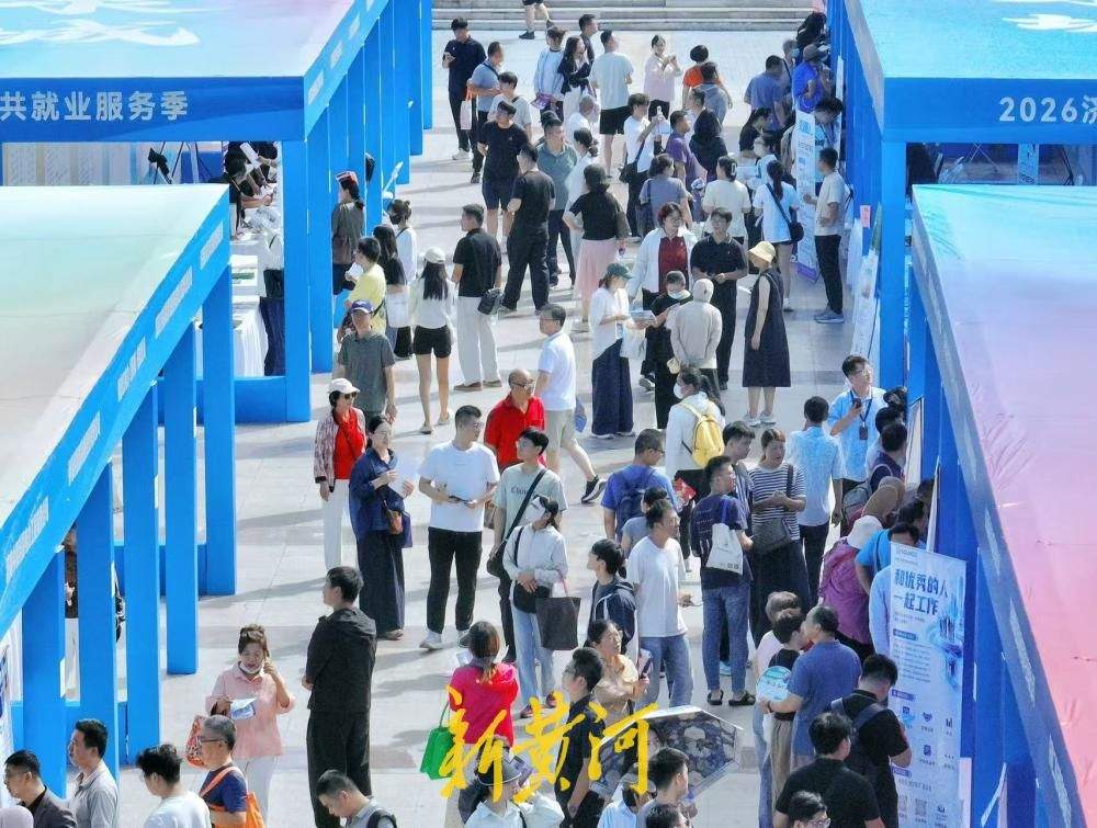 泉城广场搭台送岗，近300家企业现场揽才