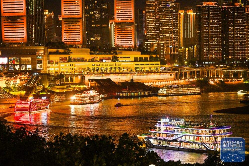 “五一”假期游 越夜越精彩