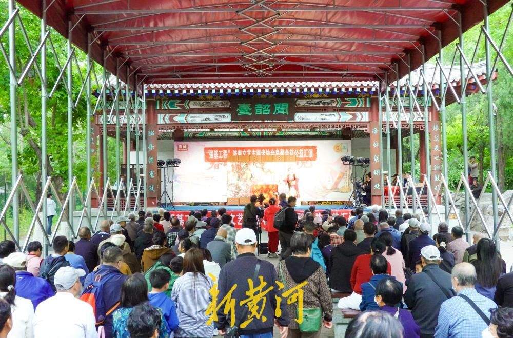 千佛山闻韶台好戏连台，戏迷“抢座”听戏过足瘾 - 济南社会 - 舜网新闻
