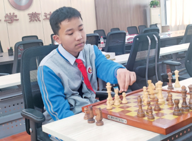 14岁济南学子成为国内最年轻国际象棋国际大师