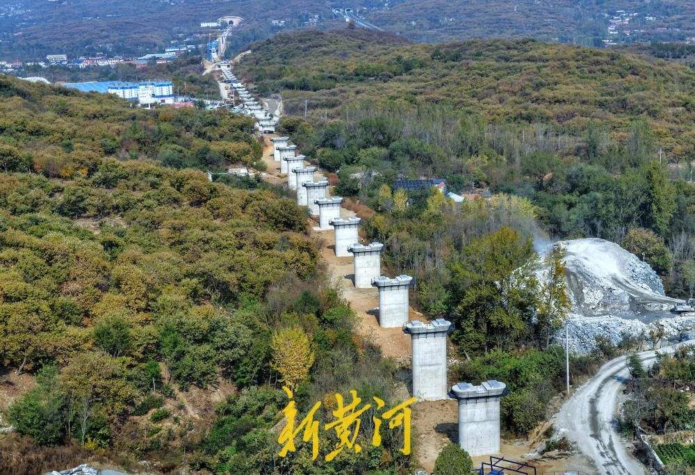 济枣铁路安子岭隧道顺利贯通