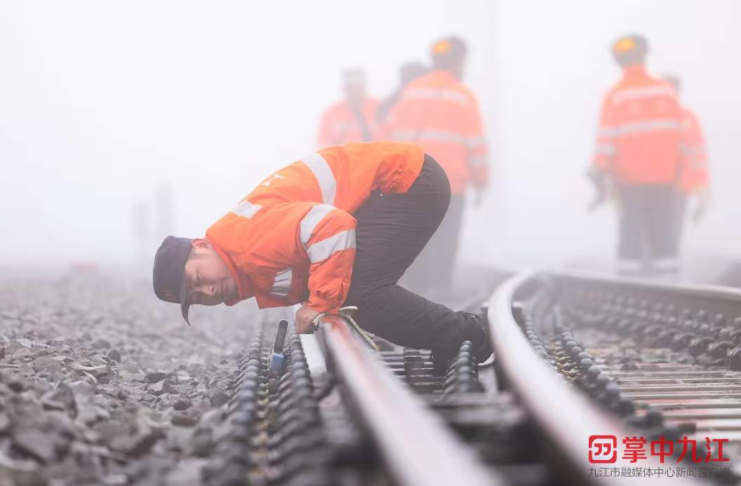 新春走基层｜最小团圆：一对“95后”夫妻和他们的百年小站