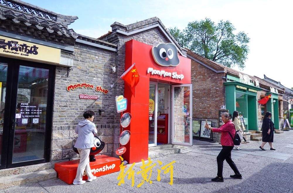 迎国庆，济南百年老街上新街换“新装”