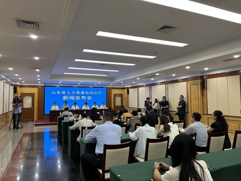 新版山东省妇女权益保障条例9月1日起施行，首次明确禁止利用AI贬损妇女人格