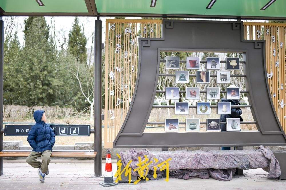 公交站亭焕新亮相，融入文物元素打造“微型文化站”